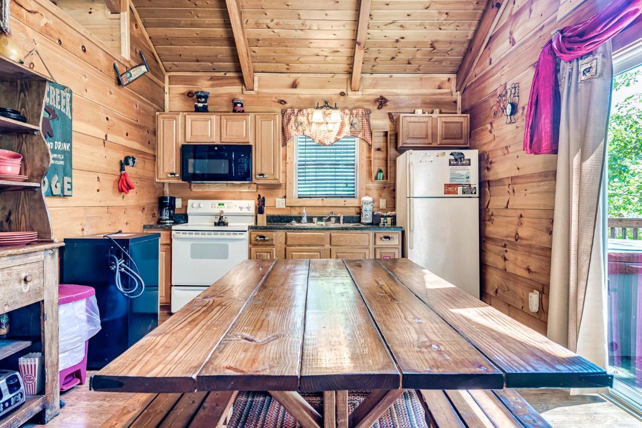 Mama Bear'S Moonshine Ridge Villa Гетлинбург Екстериор снимка