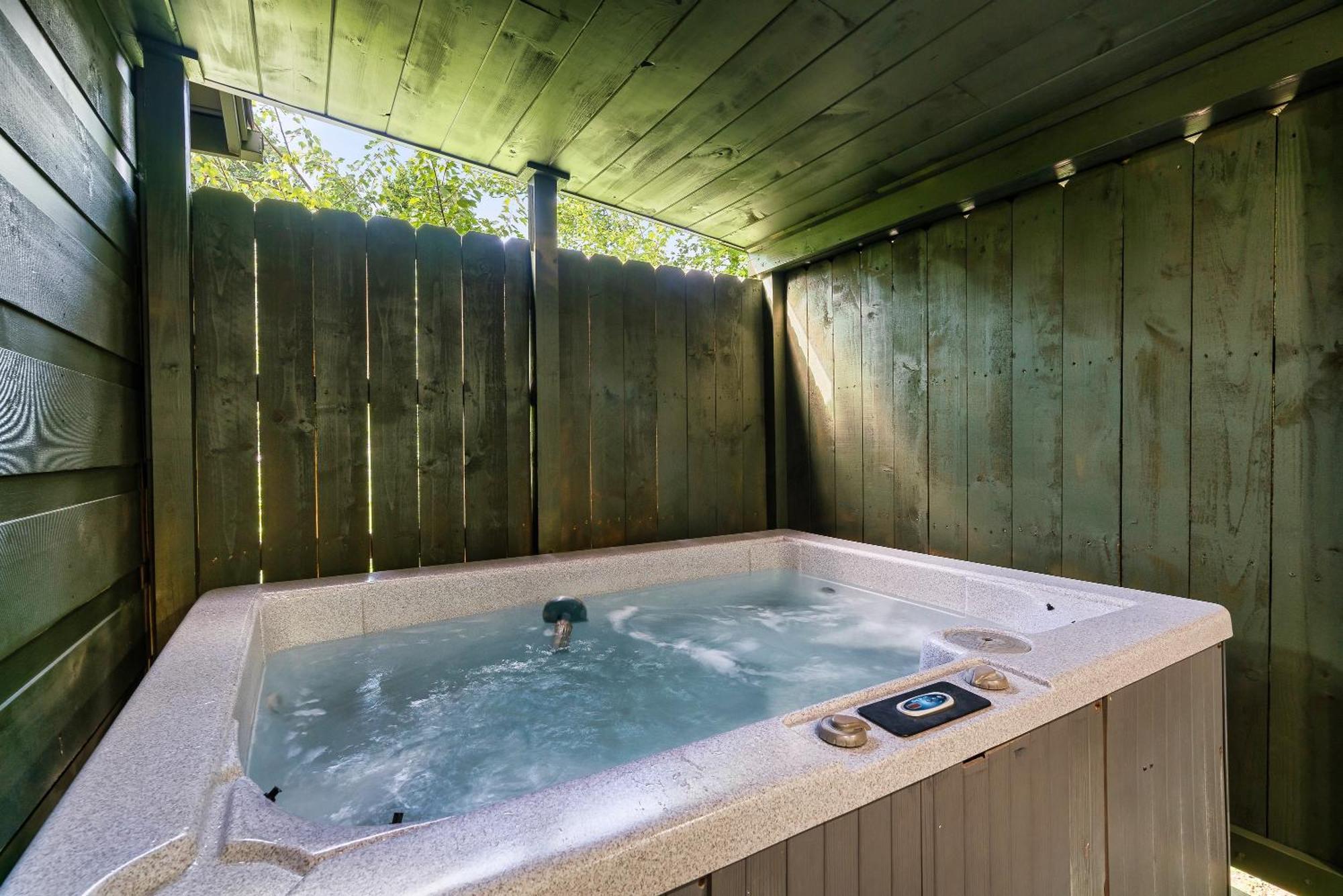 Mama Bear'S Moonshine Ridge Villa Гетлинбург Екстериор снимка